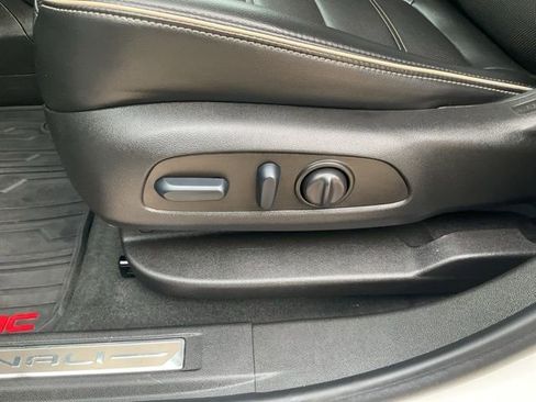 Used 2023 GMC Acadia Denali w/ Denali Technology Package image 7