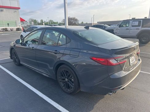 Used 2025 Toyota Camry SE image 7