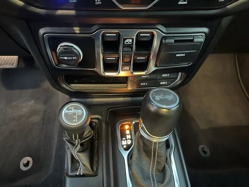 Used 2023 Jeep Wrangler Sahara image 22