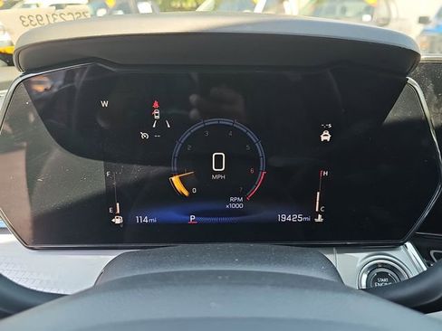 Used 2025 Chevrolet Trax LT w/ LT Convenience Package FWD image 19