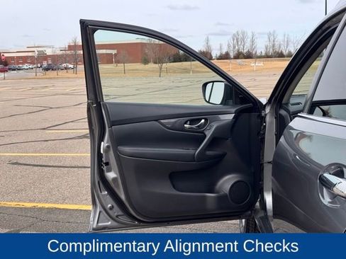 Used 2018 Nissan Rogue SV FWD image 5