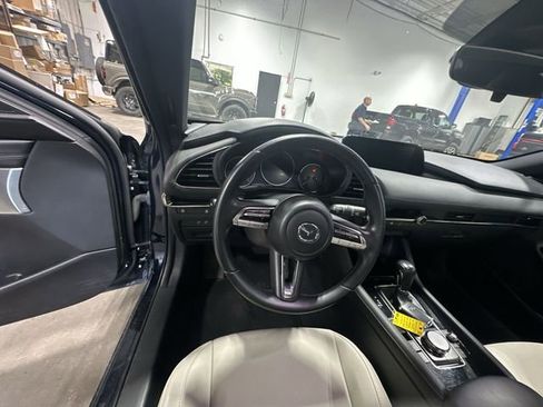 Used 2019 MAZDA MAZDA3 Hatchback w/ Preferred Package FWD image 15