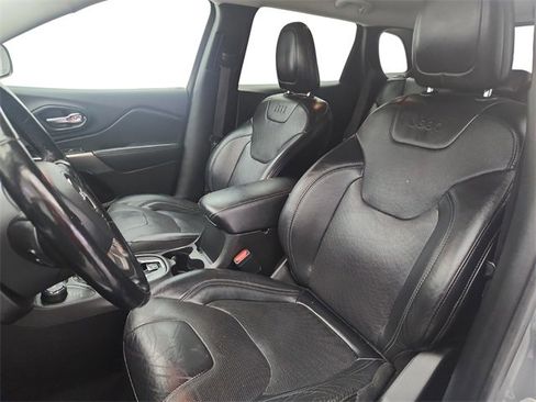 Used 2020 Jeep Cherokee Limited image 10