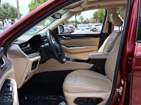 Used 2022 Jeep Grand Cherokee L Limited AWD/4WD image 32