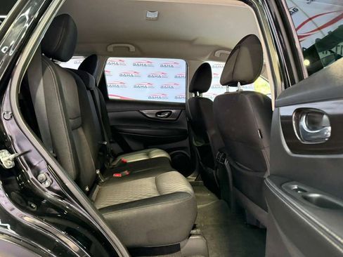 Used 2018 Nissan Rogue SV image 36