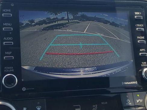 Used 2021 Toyota Highlander L image 20