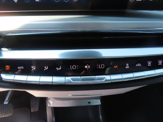 Certified 2024 Cadillac Lyriq Luxury AWD/4WD image 31