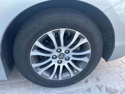 Used 2020 Toyota Sienna XLE FWD image 19