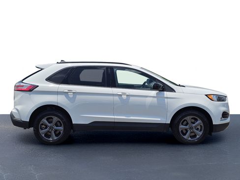 Used 2023 Ford Edge SEL w/ Sport Appearance Package AWD/4WD image 7