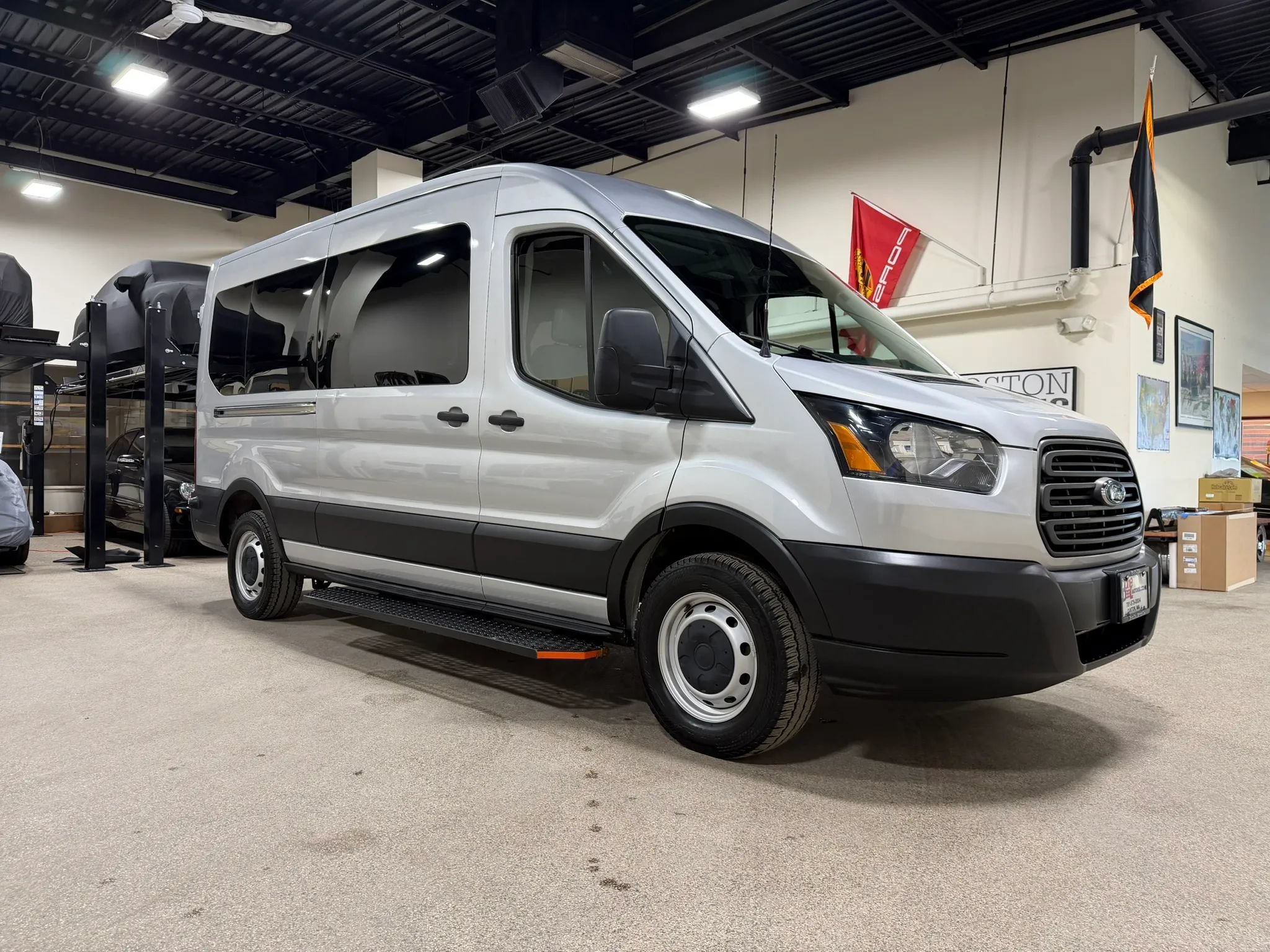 Used 2019 Ford Transit 250 148 Medium Roof RWD image 4