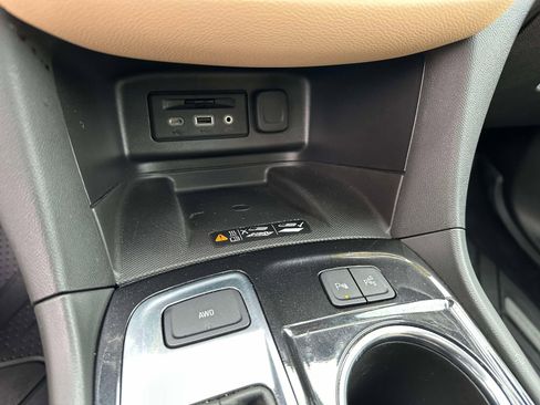 Used 2022 Chevrolet Equinox Premier image 32