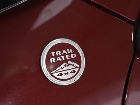 Used 2015 Jeep Cherokee Trailhawk w/ Cold Weather Group image 25