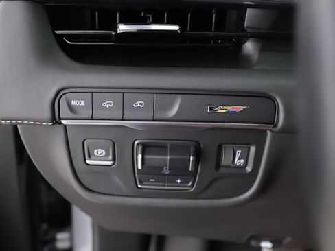 Used 2024 Cadillac Escalade V w/ LPO, ONYX Package AWD/4WD image 22