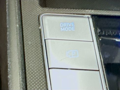 Used 2025 Hyundai Elantra SEL image 26