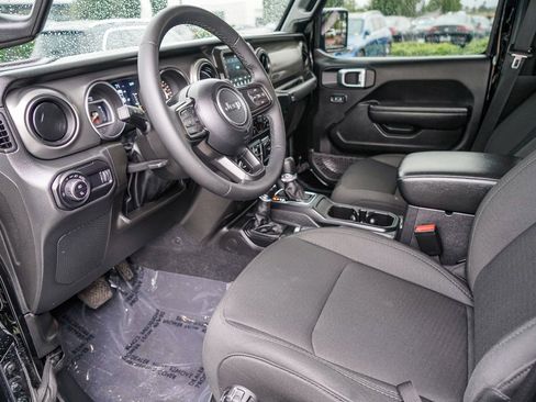 Used 2023 Jeep Gladiator Sport image 17