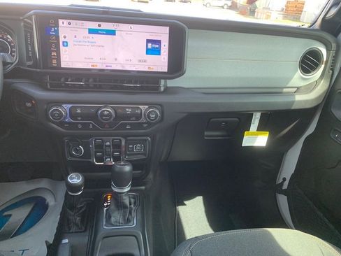 New 2025 Jeep Gladiator Sport image 22