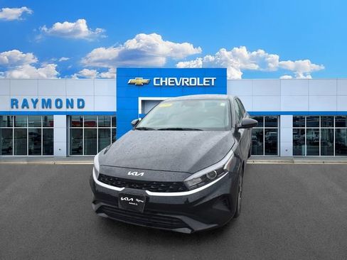 Used 2023 Kia Forte LXS FWD image 7