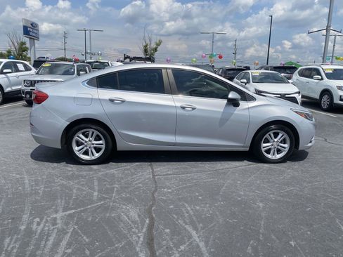 Used 2017 Chevrolet Cruze LT FWD image 7