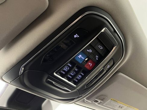 Used 2024 Jeep Grand Cherokee Limited w/ Black Appearance Package image 26