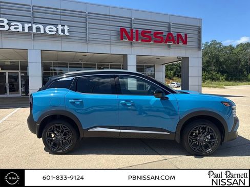 New 2025 Nissan Kicks SR image 4