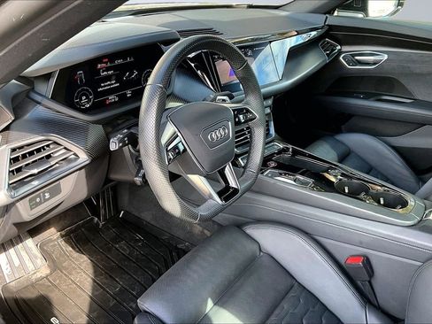 Used 2022 Audi e-tron GT Premium Plus w/ Performance Package image 17