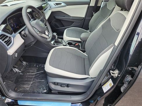 New 2025 Volkswagen Taos SE image 11