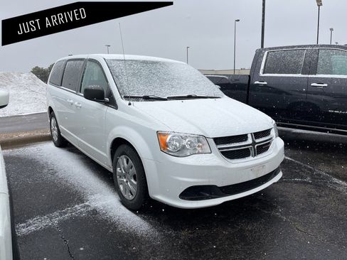 Used 2018 Dodge Grand Caravan SE image 1