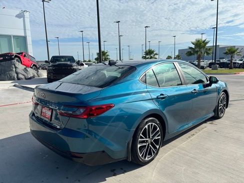 Used 2025 Toyota Camry SE image 5