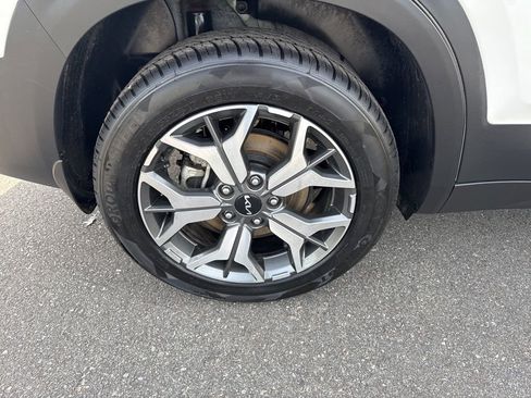 Used 2023 Kia Seltos EX image 32