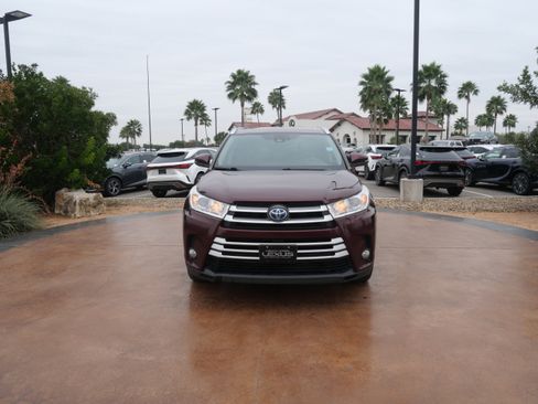 Used 2019 Toyota Highlander XLE image 6