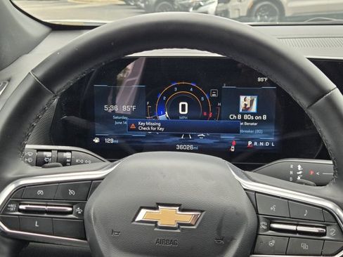 Used 2025 Chevrolet Equinox LT FWD image 49