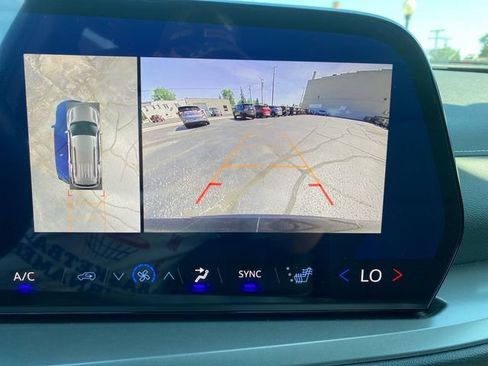 Used 2025 Chevrolet Traverse LT w/ Driver Confidence Package AWD/4WD image 22