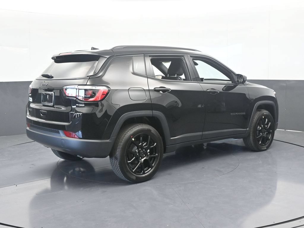 New 2026 Jeep Compass Latitude AWD/4WD image 6
