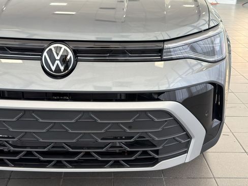 New 2026 Volkswagen Taos SE FWD image 24