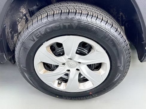 Used 2023 Toyota RAV4 LE AWD/4WD image 30