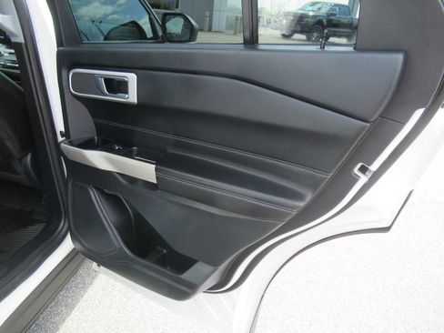 Used 2022 Ford Explorer XLT w/ Equipment Group 202A image 23