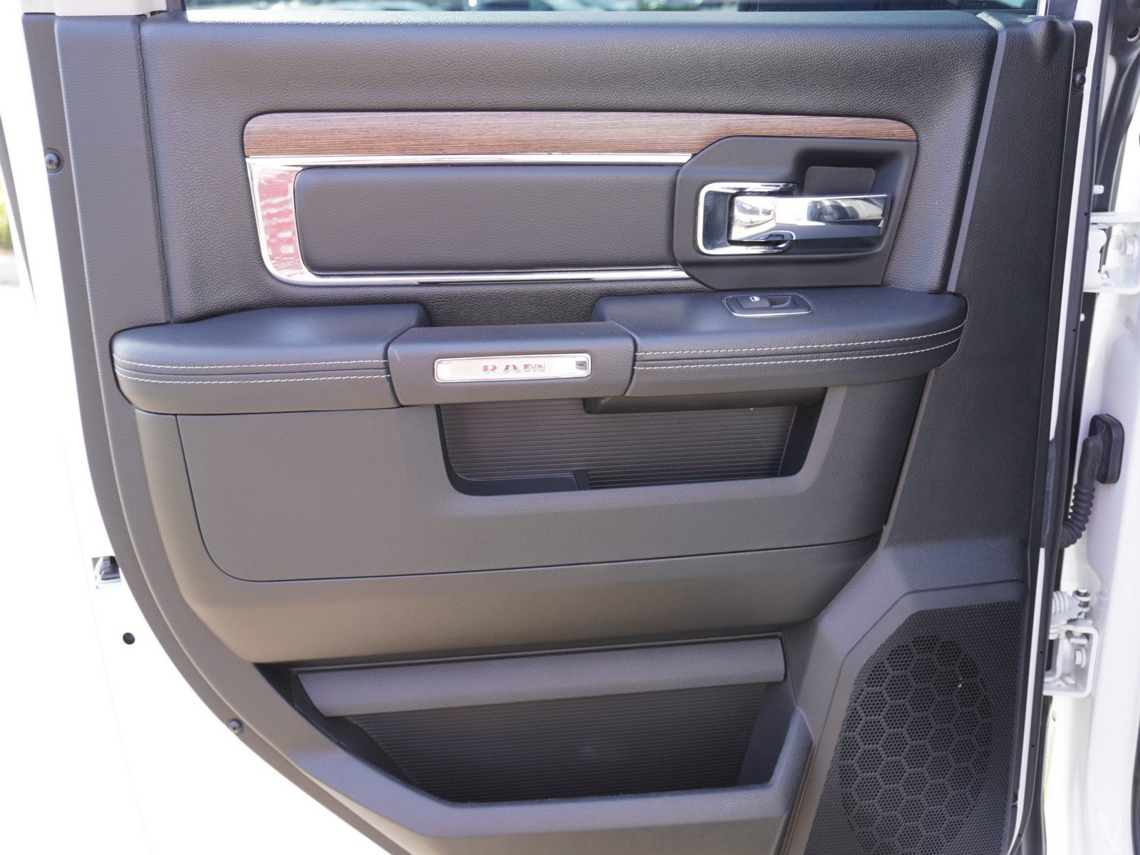 Used 2019 RAM 1500 Laramie w/ Convenience Group RWD image 15