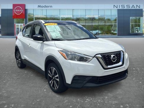Used 2019 Nissan Kicks SV w/ Exterior Electronics Package FWD image 3