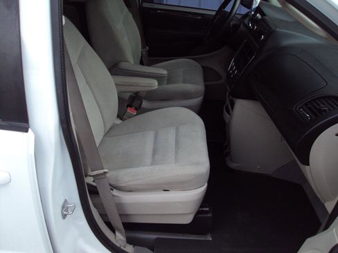 Used 2015 Dodge Grand Caravan SE w/ Quick Order Package 29E SE FWD image 16