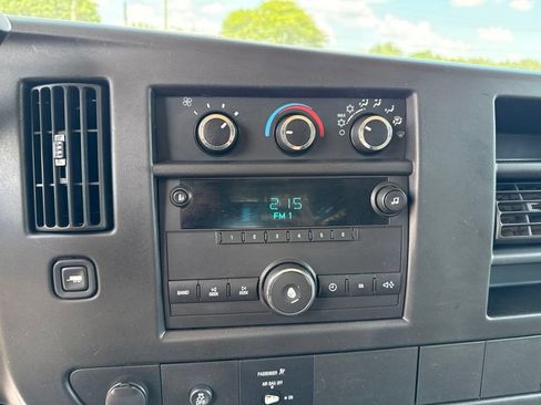 Used 2013 Chevrolet Express 2500 RWD image 28