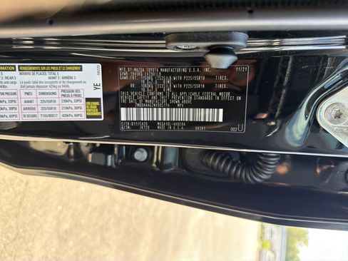 Used 2022 Toyota Corolla Cross XLE w/ Convenience Package FWD image 32