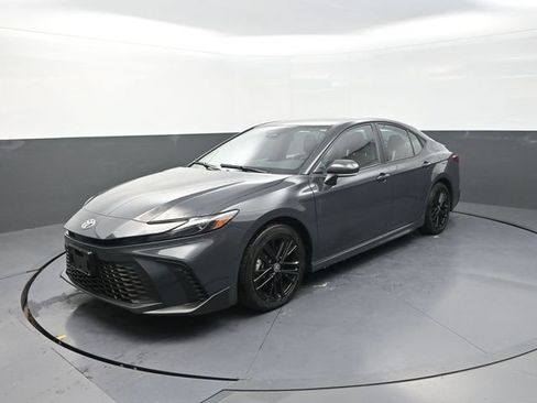 Certified 2025 Toyota Camry SE FWD image 3