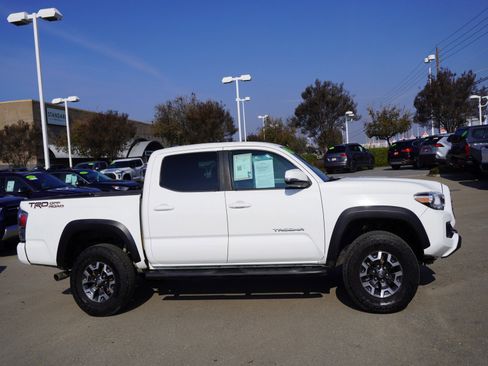 Used 2021 Toyota Tacoma TRD Off-Road image 4