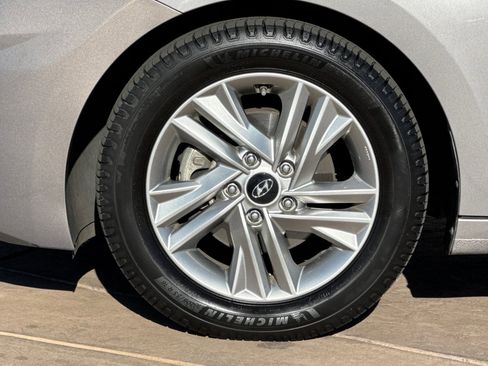 Used 2020 Hyundai Elantra SEL image 30