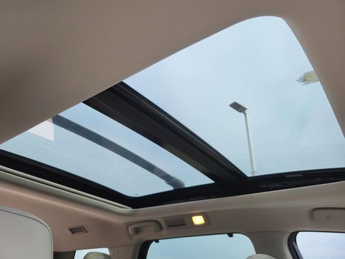 Certified 2025 Nissan Pathfinder SL w/ SL Premium Package image 16