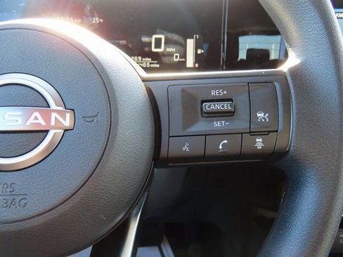 Used 2025 Nissan Kicks SV image 32