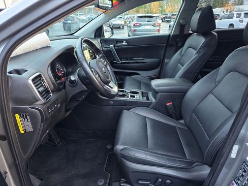 Used 2021 Kia Sportage EX w/ EX Technology Package image 11