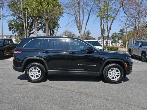 Used 2024 Jeep Grand Cherokee Laredo w/ Luxury Tech Group I AWD/4WD image 5