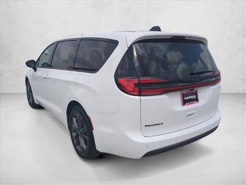 New 2026 Chrysler Pacifica Select image 9