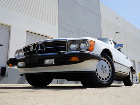 Used 1989 Mercedes-Benz 560 SL image 4